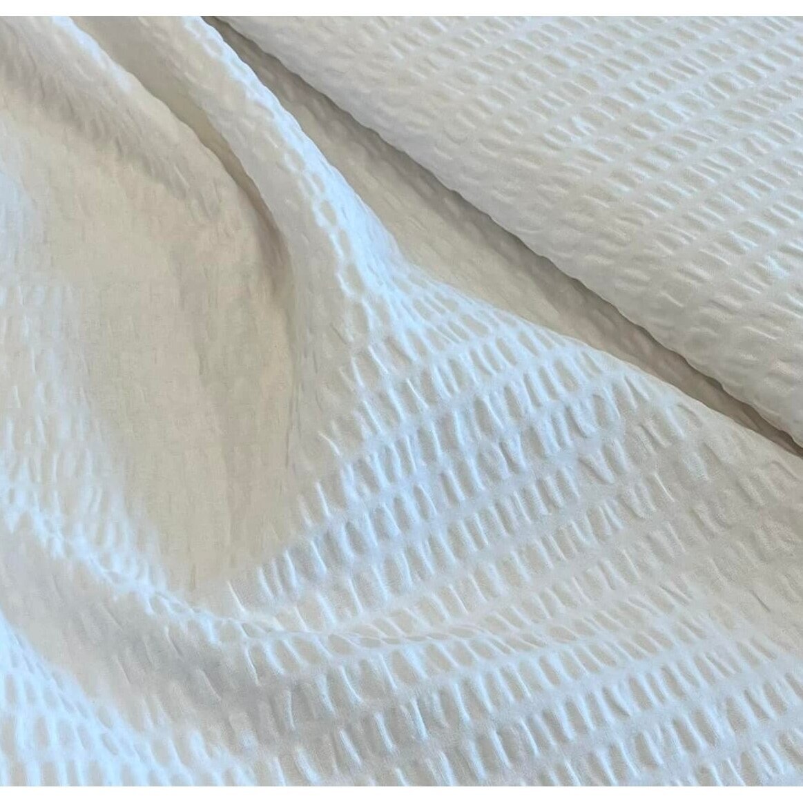 0908 Glamžytas medvilninis audinys  BALTAS  (plotis 220 cm) 1 m kaina 5.60 €