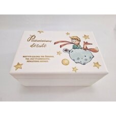 KRIKŠTO DĖŽĖ "PRISIMINIMŲ DĖŽUTĖ MAŽASIS PRINCAS" KD028 DYDIS 30*40*13 CM KRIKŠTO DĖŽĖ "PRISIMINIMŲ DĖŽUTĖ MAŽASIS PRINCAS" KD028 DYDIS 30*40*13 CM